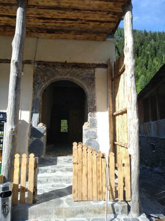 Bed and Breakfast Raul Lushnu Darbaz Mestia Esterno foto